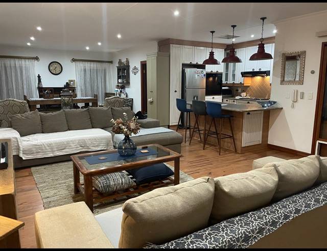 3 BEDROOM FREEHOLD FOR SALE IN PARKHAVEN
